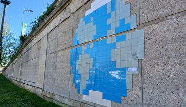 C'est quoi ces étonnantes œuvres pixellisées apparues dans les rues de Beauvais ?