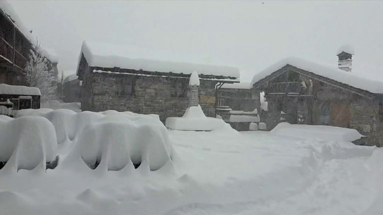 Chutes de neige à Bonneval-sur-Arc (Savoie)