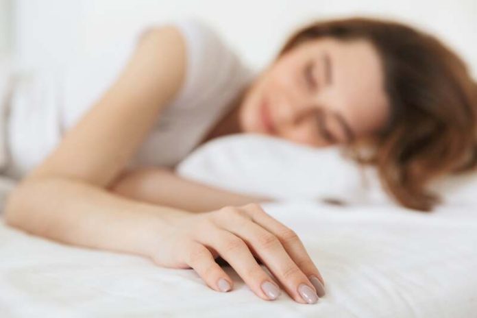 nouveau traitement apnées du sommeil implant inspire Ma Santé Une femme qui a retrouvé un sommeil depuis qu'elle utilise l'implant Inspire pour traiter ses apnées du sommeil.