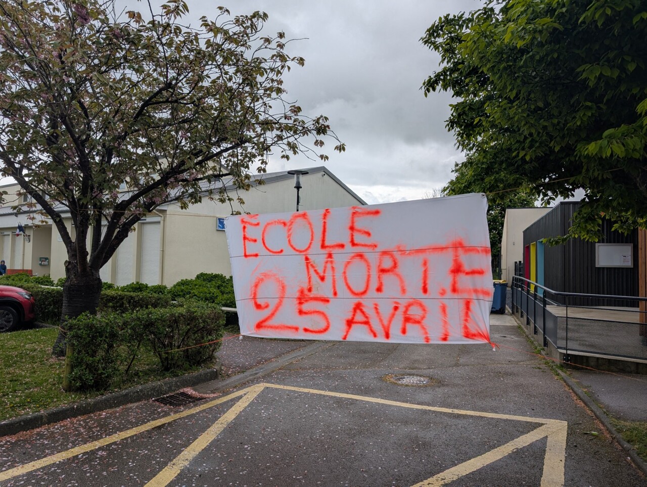 Une opération « école morte » près de Rouen, pour dénoncer « l'extrême lenteur de la MDPH »