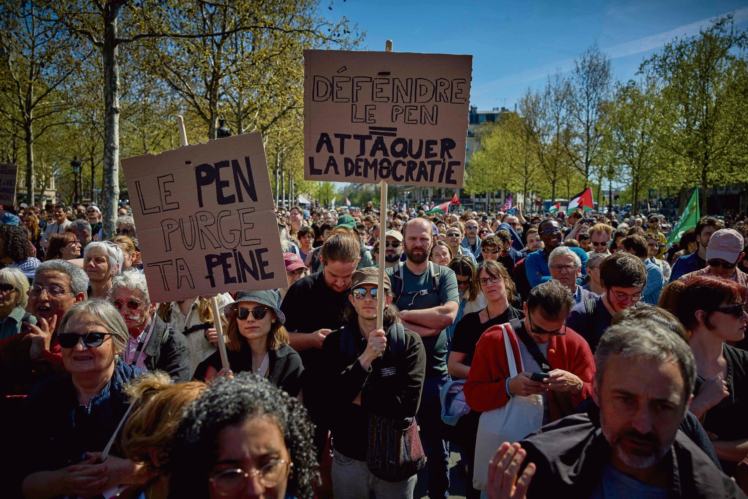 « Nous ne voulons pas de cette France-là en 2027 » : à Paris, une partie de la gauche se mobilise contre le RN