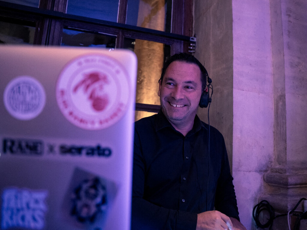 directeur commercial la semaine, Philippe est DJ le week-end à Nancy