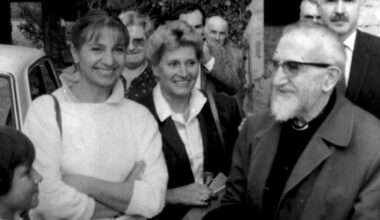 en mai 1941, l'Abbé Pierre soutient Pétain à Grenoble