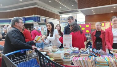 la vente de livres au profit des chiens guides d'aveugles est un succès