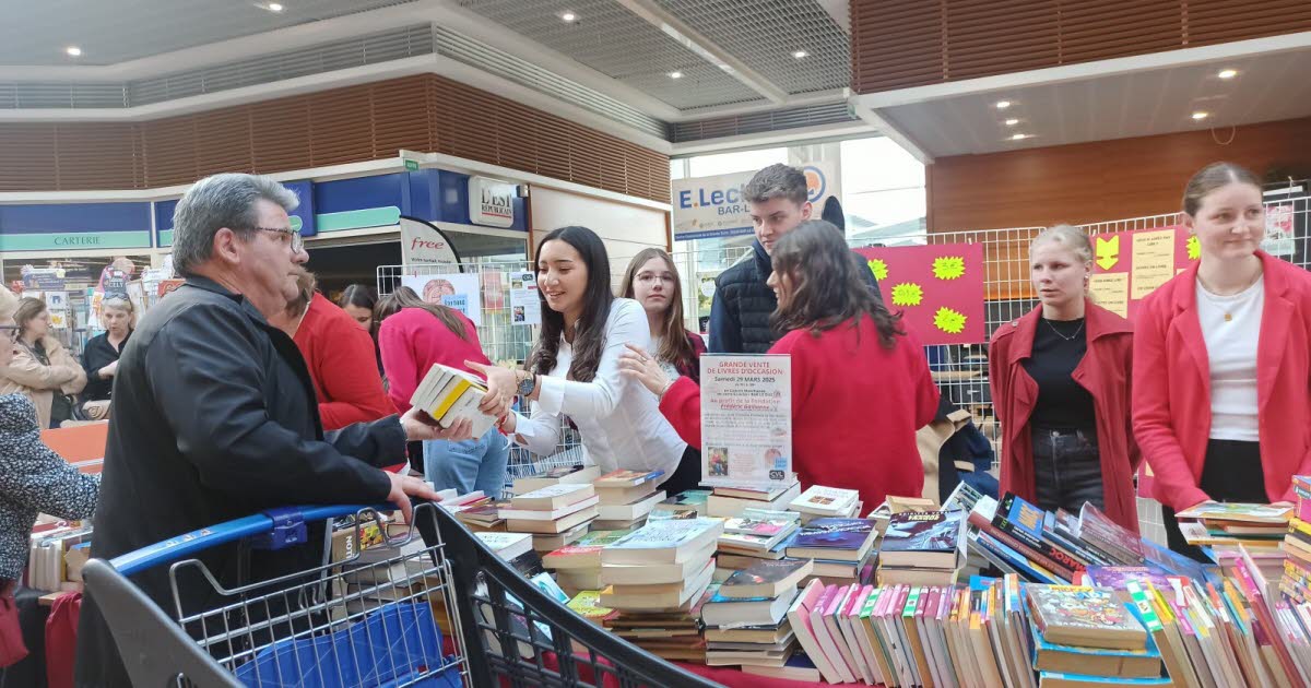 la vente de livres au profit des chiens guides d'aveugles est un succès