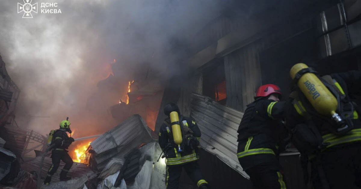 Guerre en Ukraine. Au moins un mort à Kiev, le nombre d'attaques aériennes russes « augmente » selon Zelensky