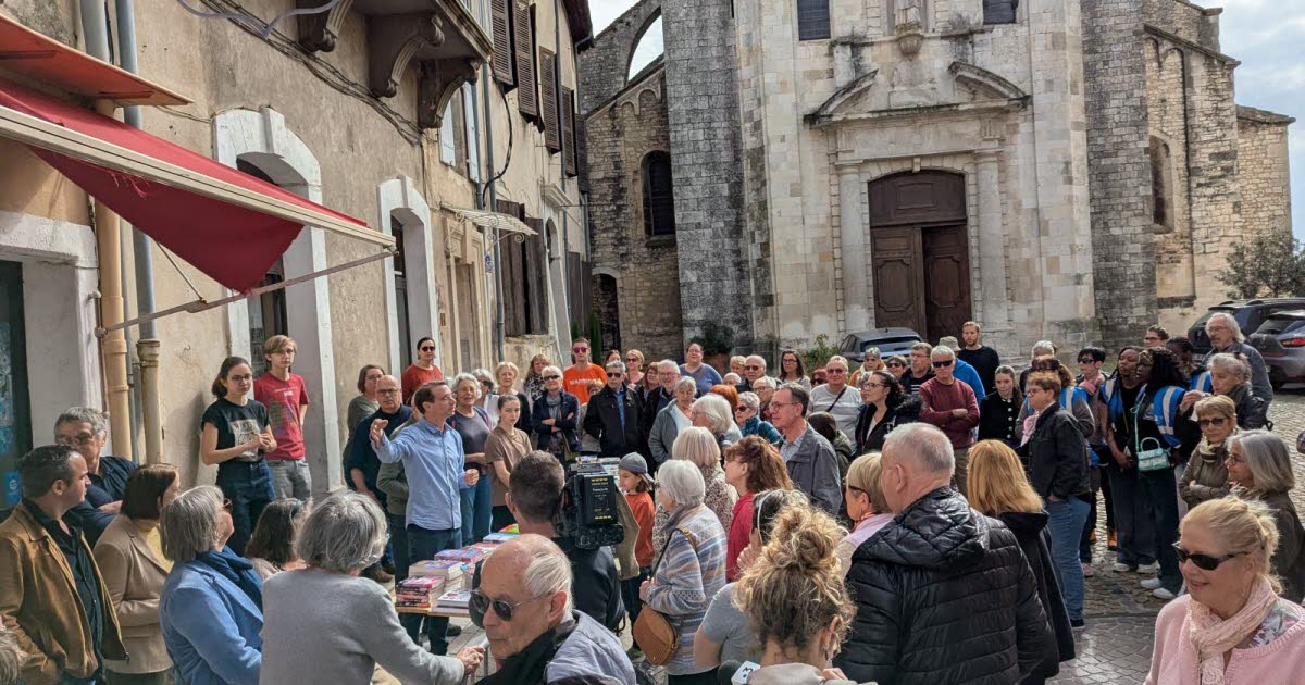 Bourg-Saint-Andéol. Une chaîne humaine de 200 personnes pour déménager les livres de la librairie