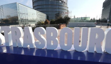 Strasbourg. Des étudiants serbes pédalent 1 400 km « pour la démocratie et la justice »