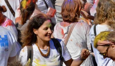 un lancer de couleurs pour célébrer l'arrivée du printemps