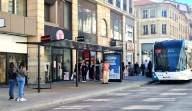 bancs et valideurs en vue pour certaines stations
