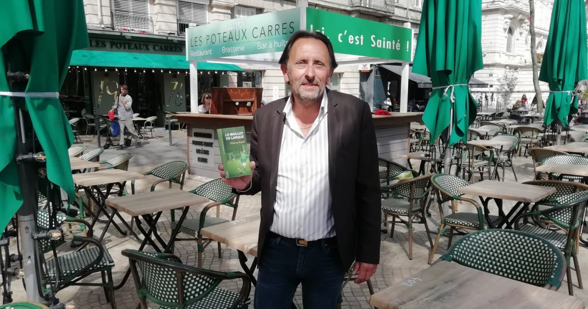 cet universitaire a épousé une carrière littéraire