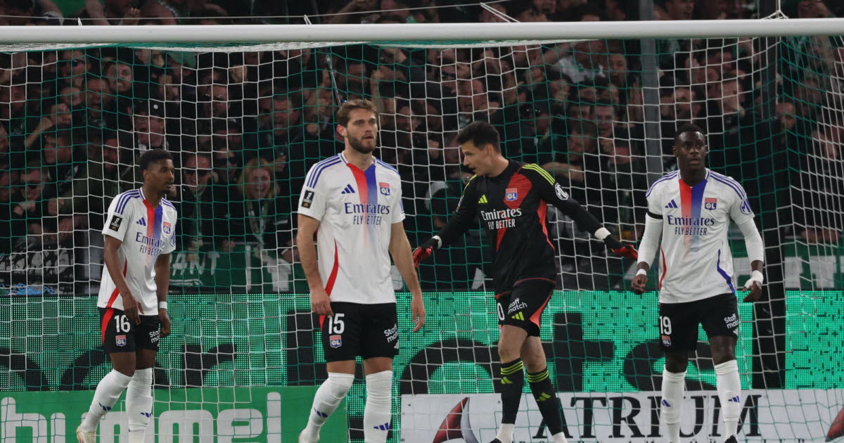 Football. Les tops et flops d’ASSE - OL : Descamps avec les honneurs, l’entrée lunaire d’Akouokou - Le Progrès