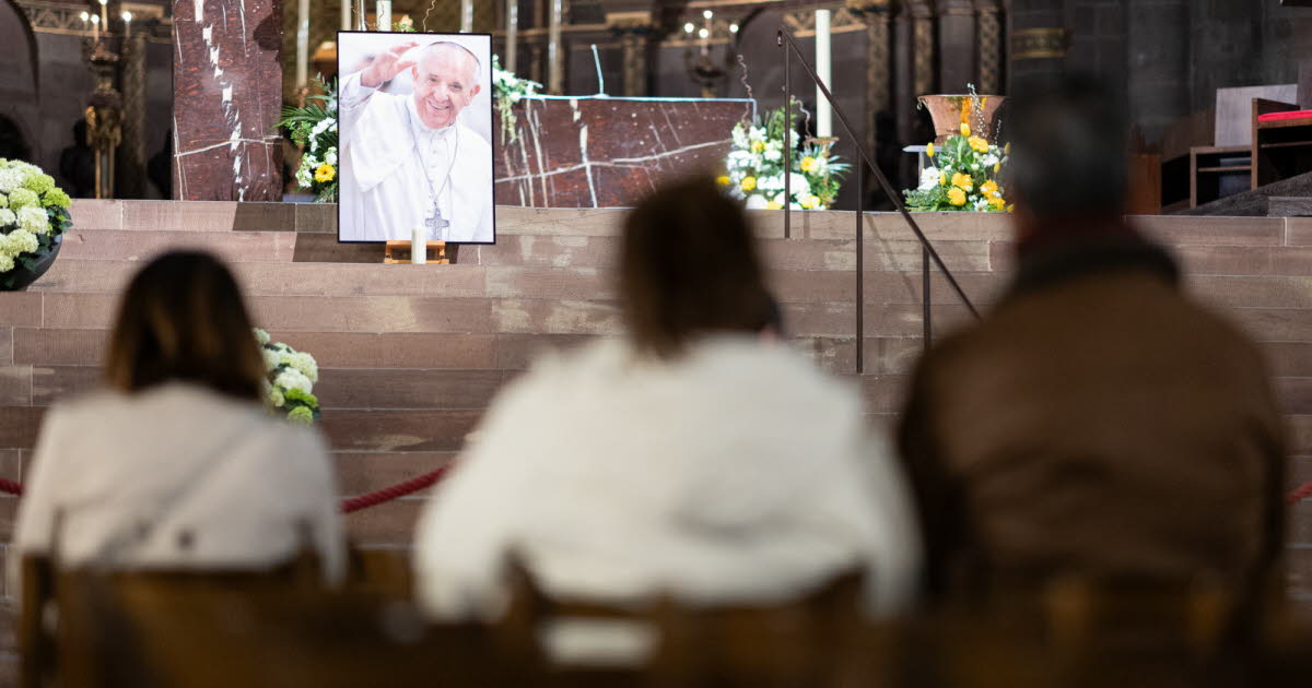 les prières ont résonné dans la cathédrale