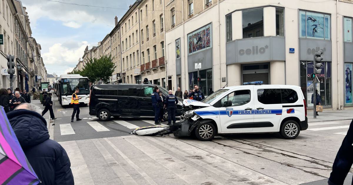 Nancy. Collision entre camionnette et police municipale en plein centre-ville