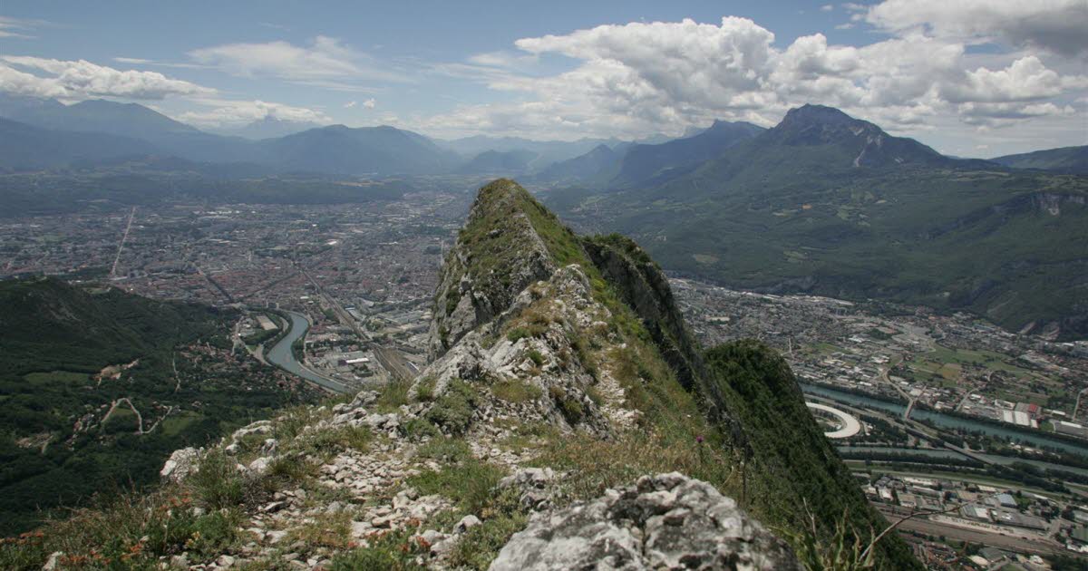 Isère. Égarés, quatre randonneurs en difficulté secourus et treuillés aux arêtes du Néron