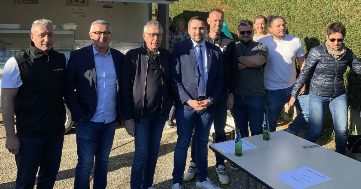 le marché du vendredi a trouvé sa place et son public