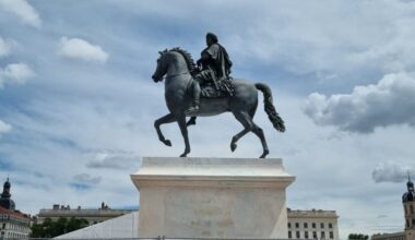 Lyon. Une réplique de la statue de la place Bellecour mise aux enchères