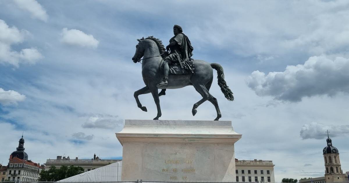 Lyon. Une réplique de la statue de la place Bellecour mise aux enchères