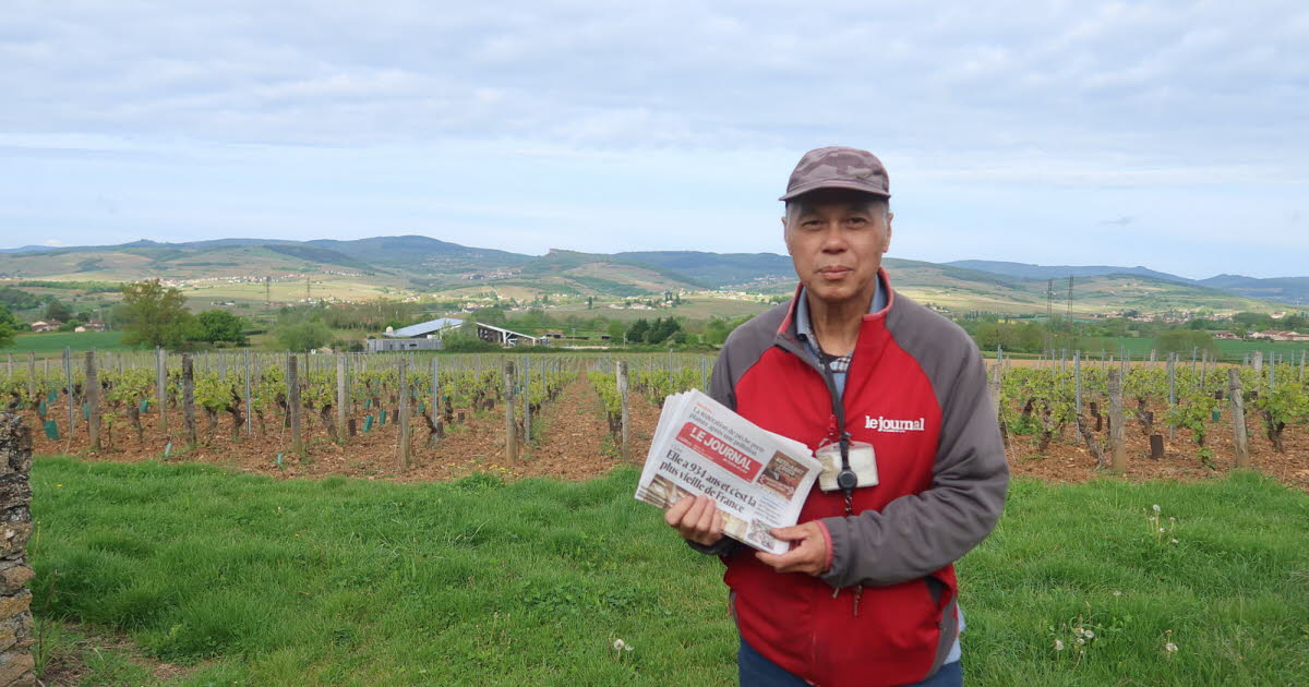 à 69 ans, il livre le journal tous les matins depuis 2009