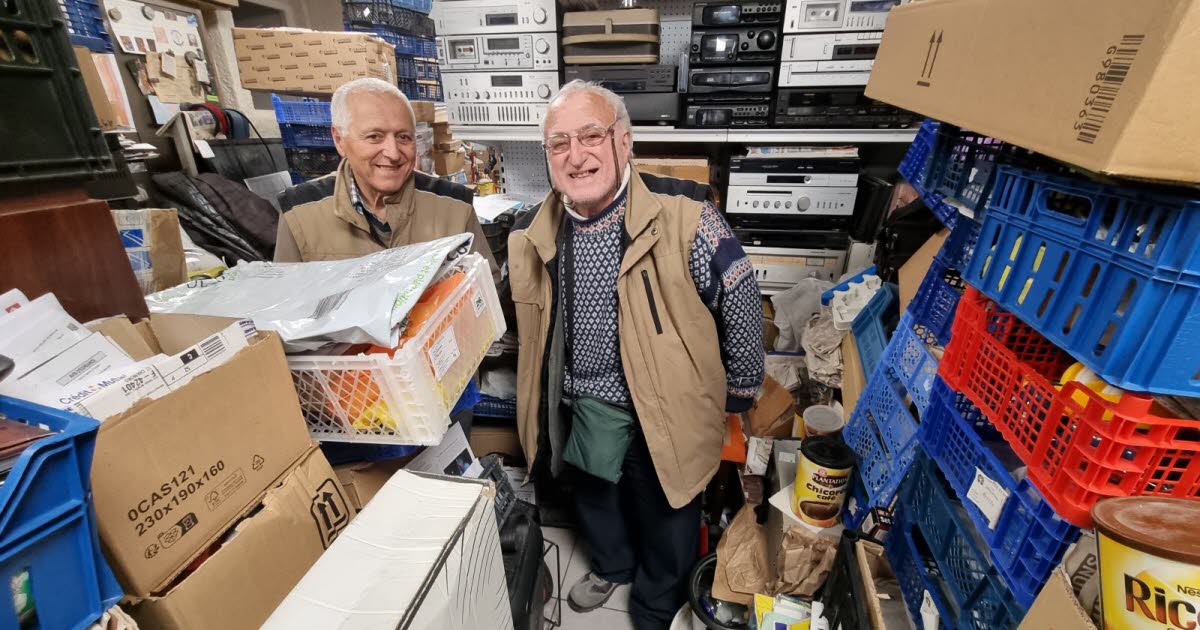Loire. Magnétoscopes, radios, télés... Ce commerçant de Saint-Chamond vide son magasin d'électroménager vintage