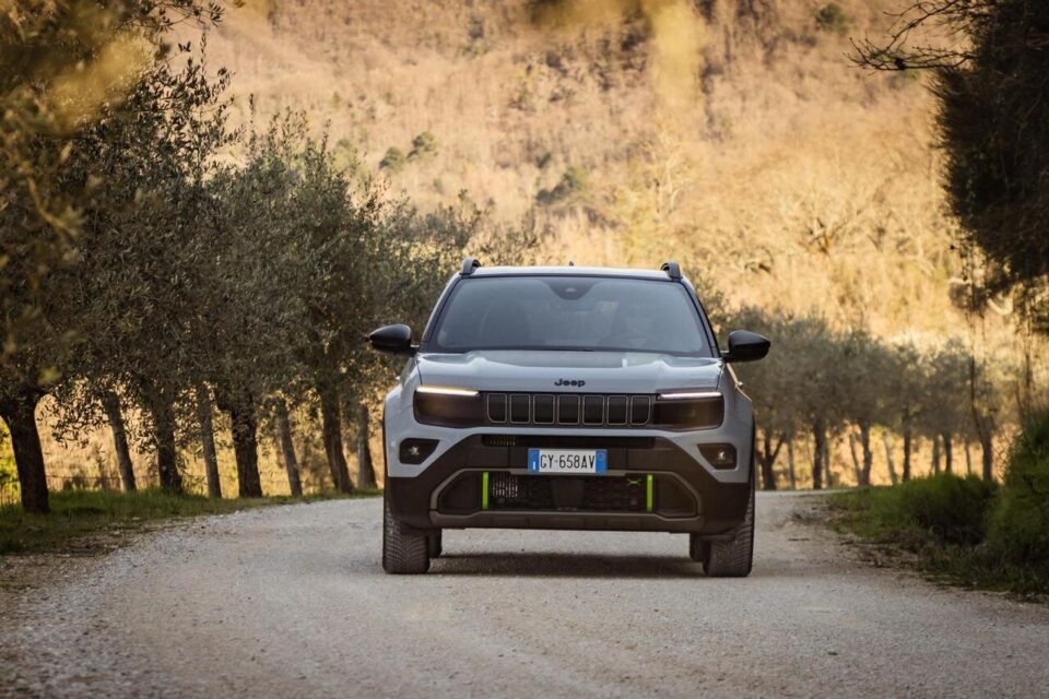 Capable de se couler avec aisance dans le trafic urbain, le nouvel Avenger devient le modèle le plus polyvalent de la gamme