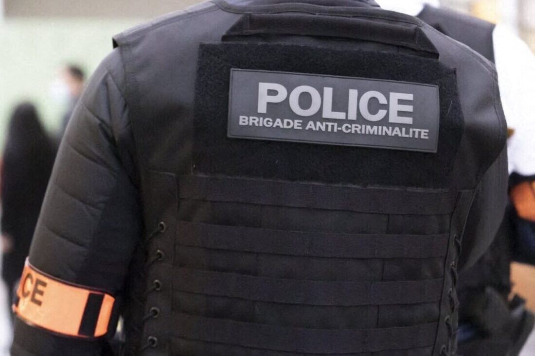 il échappe deux fois aux policiers, avant de finir sa course en garde à vue