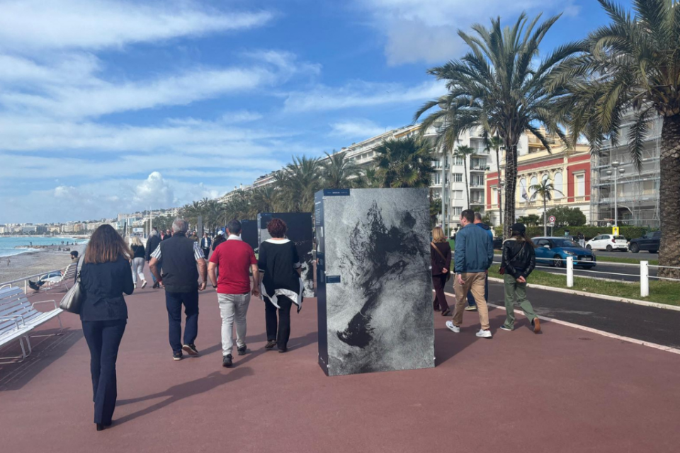 L'exposition reste sur la promenade des Anglais jusqu'au début du mois de mai 2025
