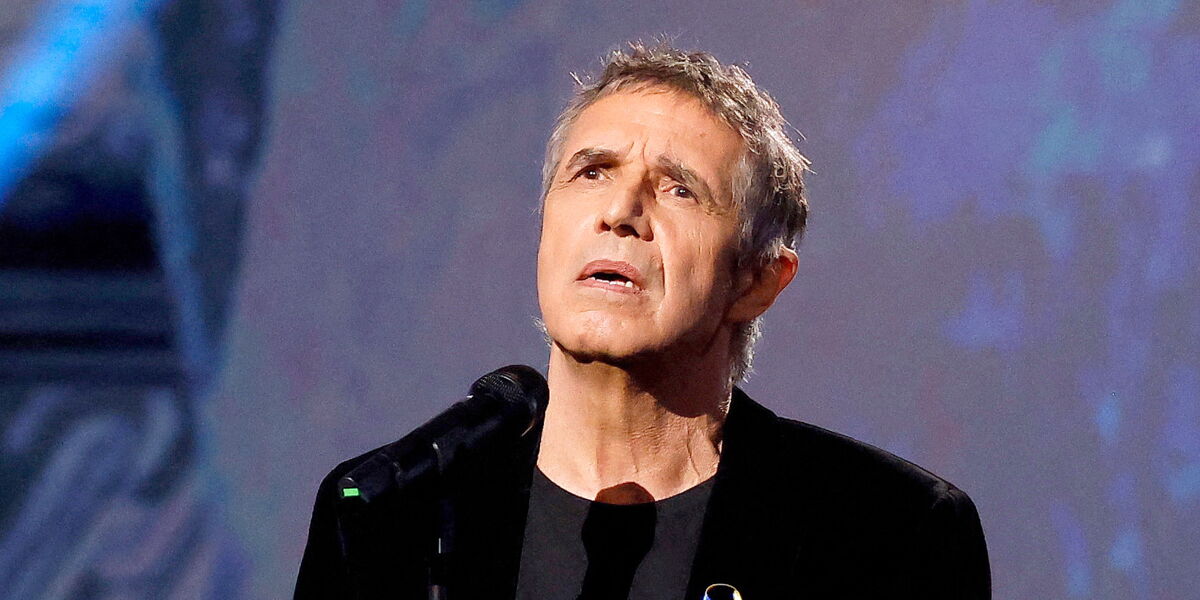 Julien Clerc a quitté Paris : pourquoi a-t-il décidé de s’installer à Londres avec son fils Léonard, 17 ans ?