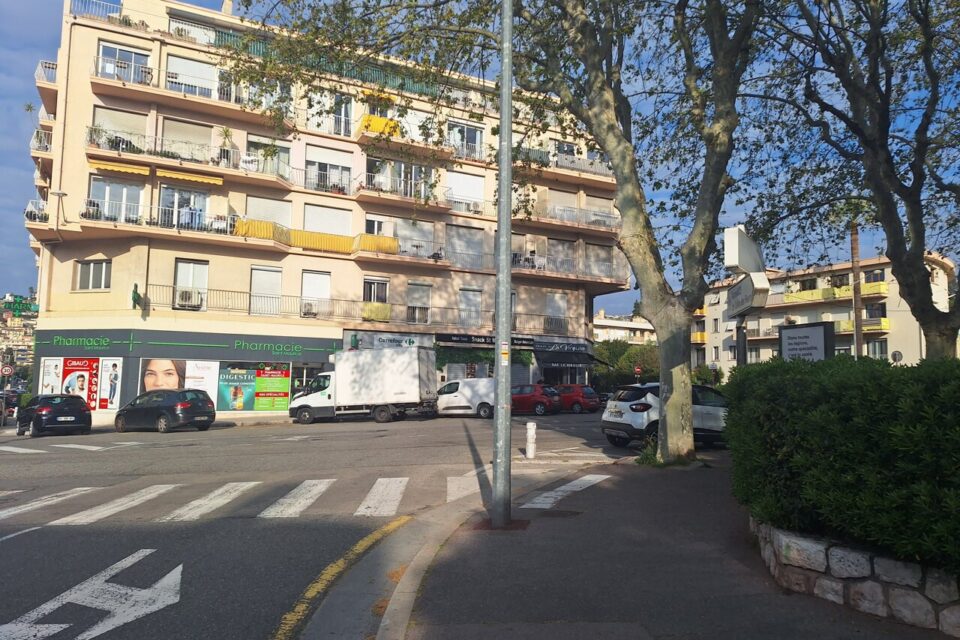 Les voies sur la place Alexandre Médecin actuellement.