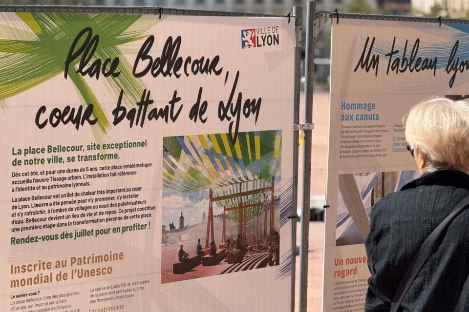 Le projet place bellecour présenté sur des affiches visibles du public.