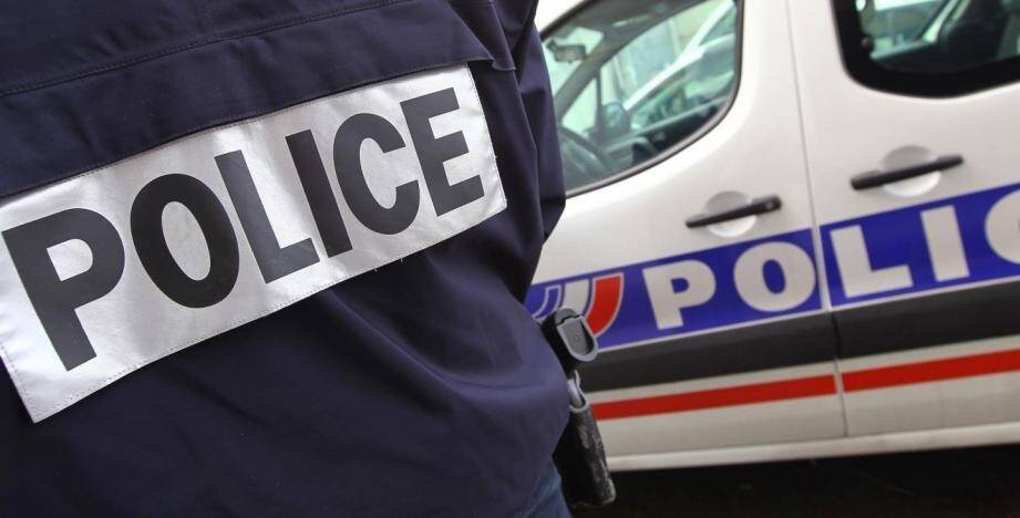 Lors d'une perquisition, la BAC de Toulon découvre plusieurs milliers d'euros et des stupéfiants chez un mineur