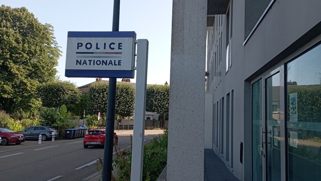 interrogé au commissariat pour des cambriolages, il vient avec une trottinette volée