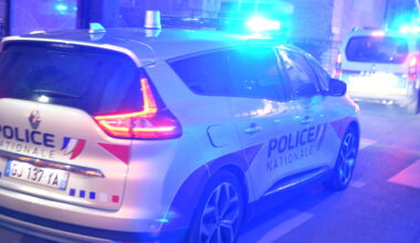 un homme suspecté d’avoir tué sa compagne d’un coup de pied dans la tête mis en examen