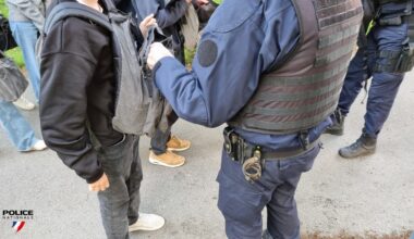 un couteau et des stupéfiants saisis