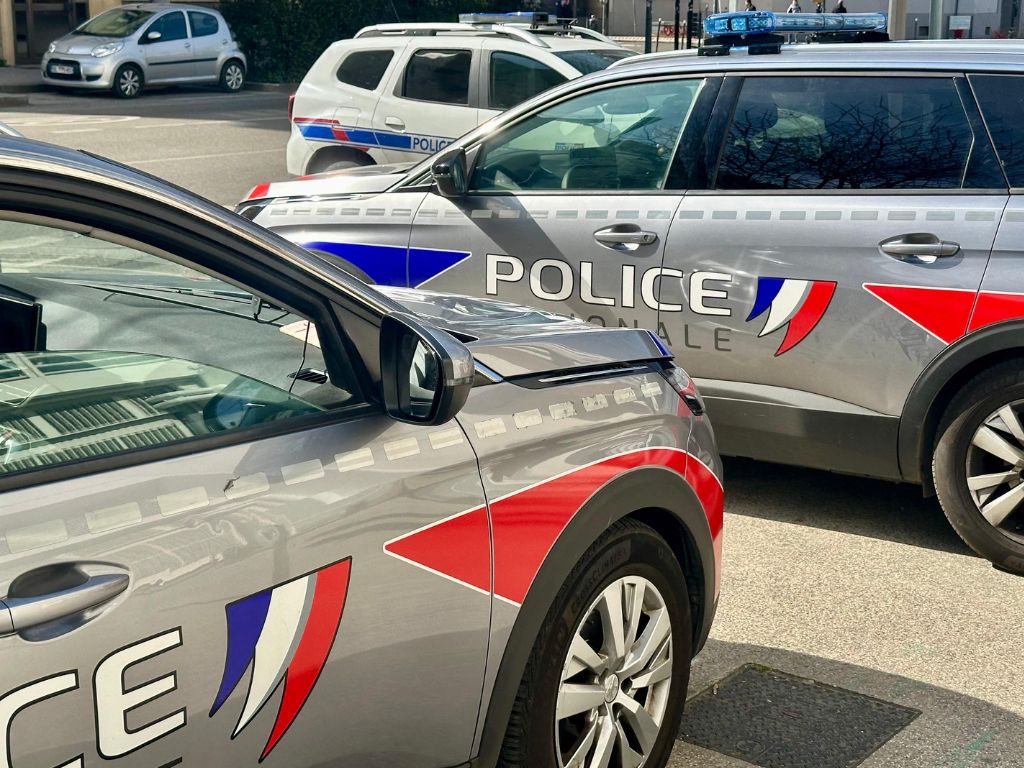 Lyon. Une dangereuse course-poursuite fait des dégâts, le conducteur en fuite stoppé