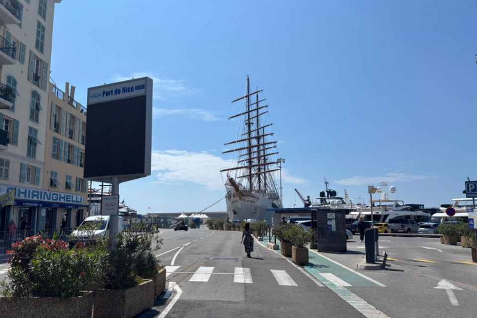Le Sea Cloud II est visible au port de Nice