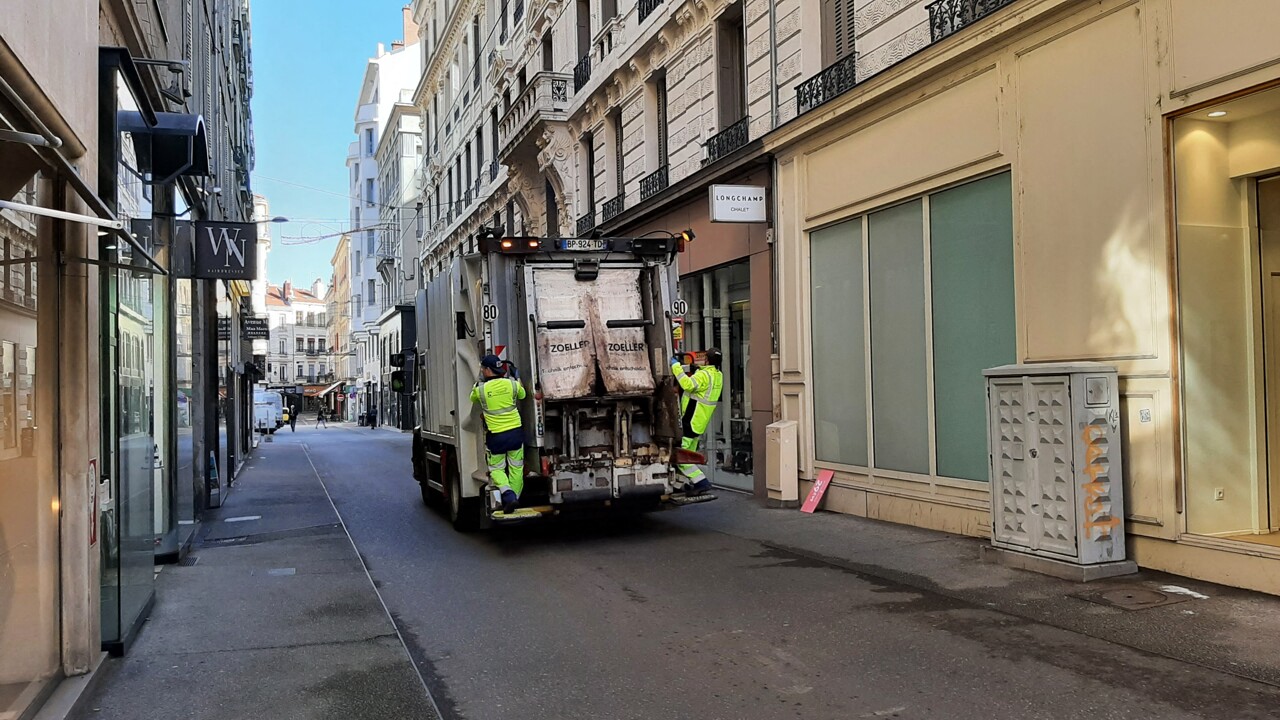 Saint-Étienne. Face "au manque de volonté" de la mairie, les éboueurs poursuivent la grève