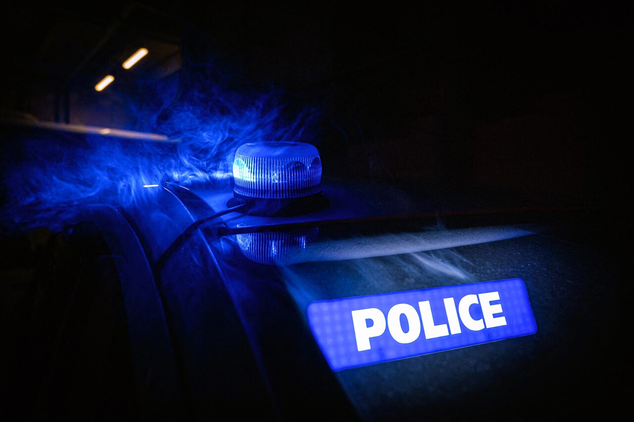 un inconnu surgit armé dans la chambre