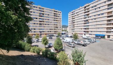 un homme placé en détention provisoire