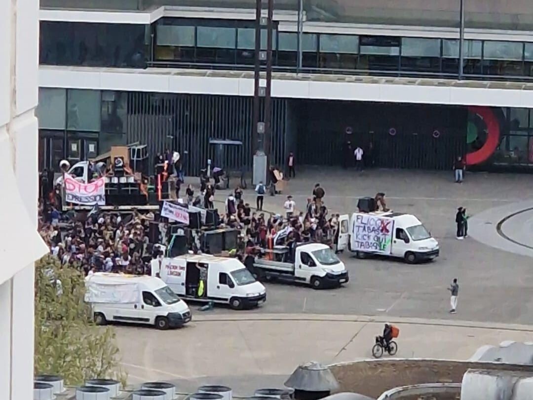VIDÉO. À Rennes, la manifestation contre l'interdiction des free party fait trembler les vitres des riverains