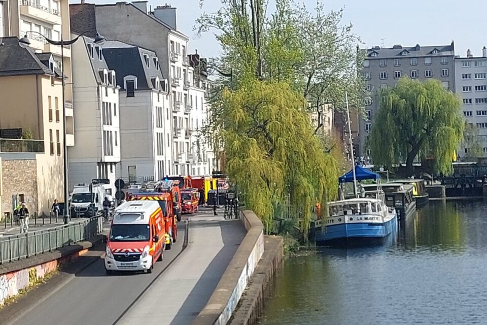 Un gros dispositif de pompiers s'est mis en place autour de la péniche Musette.