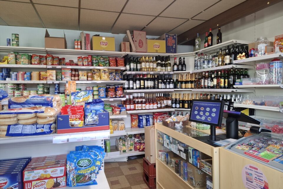 Le Rol Skafee fait aussi superette.