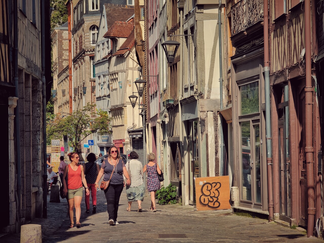 est-ce qu'on pourra faire ses courses à Rouen en ce jour férié ?