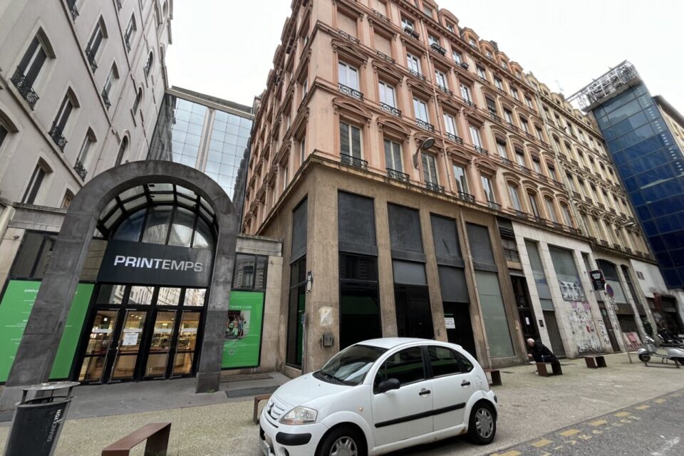 Les voisins directes du magasin Printemps ont refusé de vendre aux Qataris.