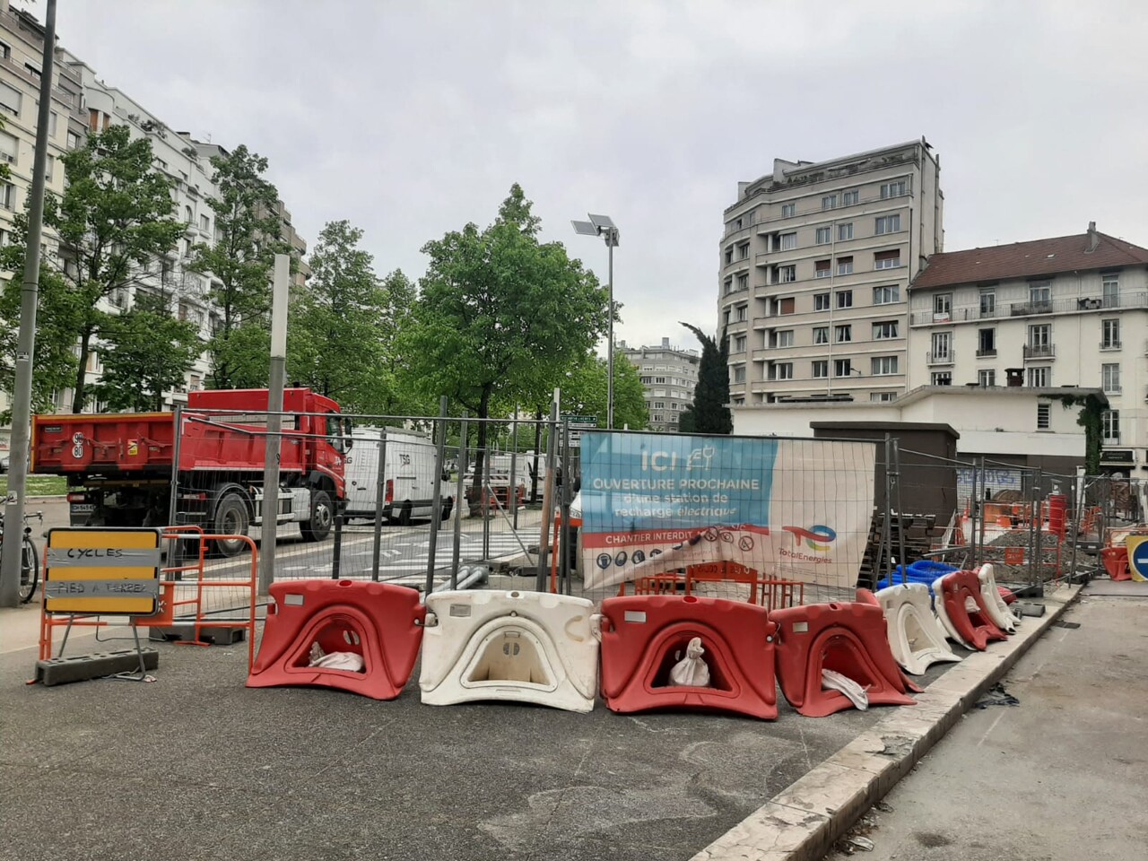 Grenoble. La station-service de ce quartier ne va plus servir de carburant : voici pourquoi