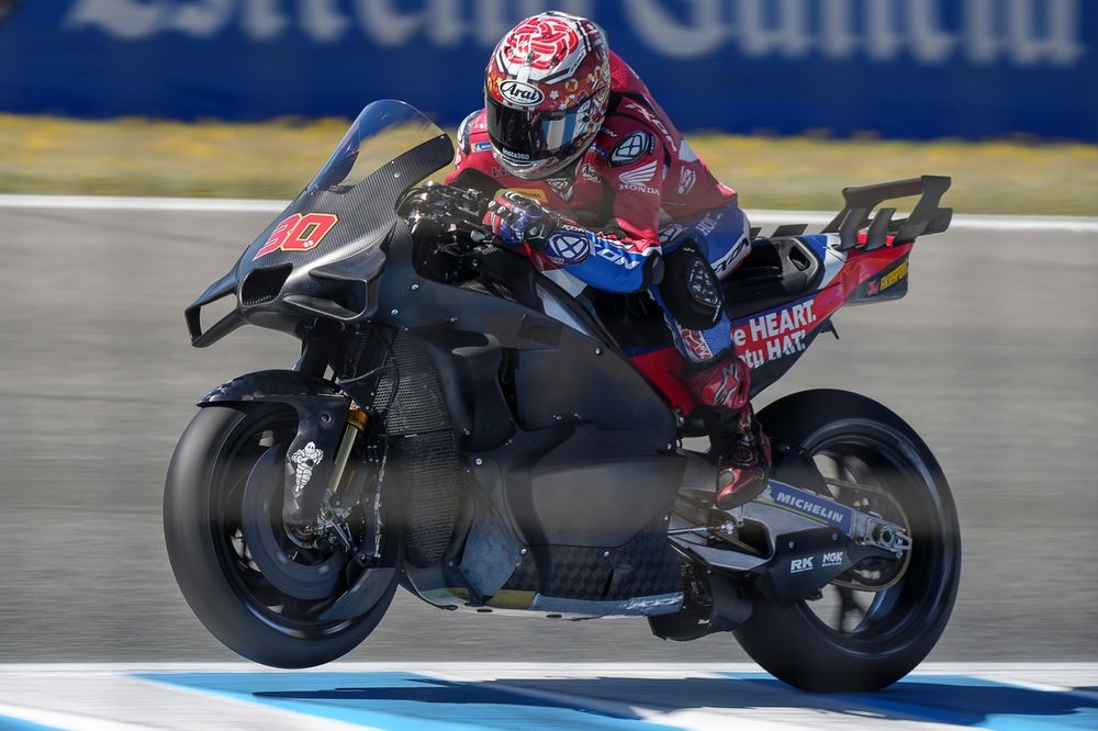 Takaaki Nakagami sur l'une de ses trois motos au test de Jerez.