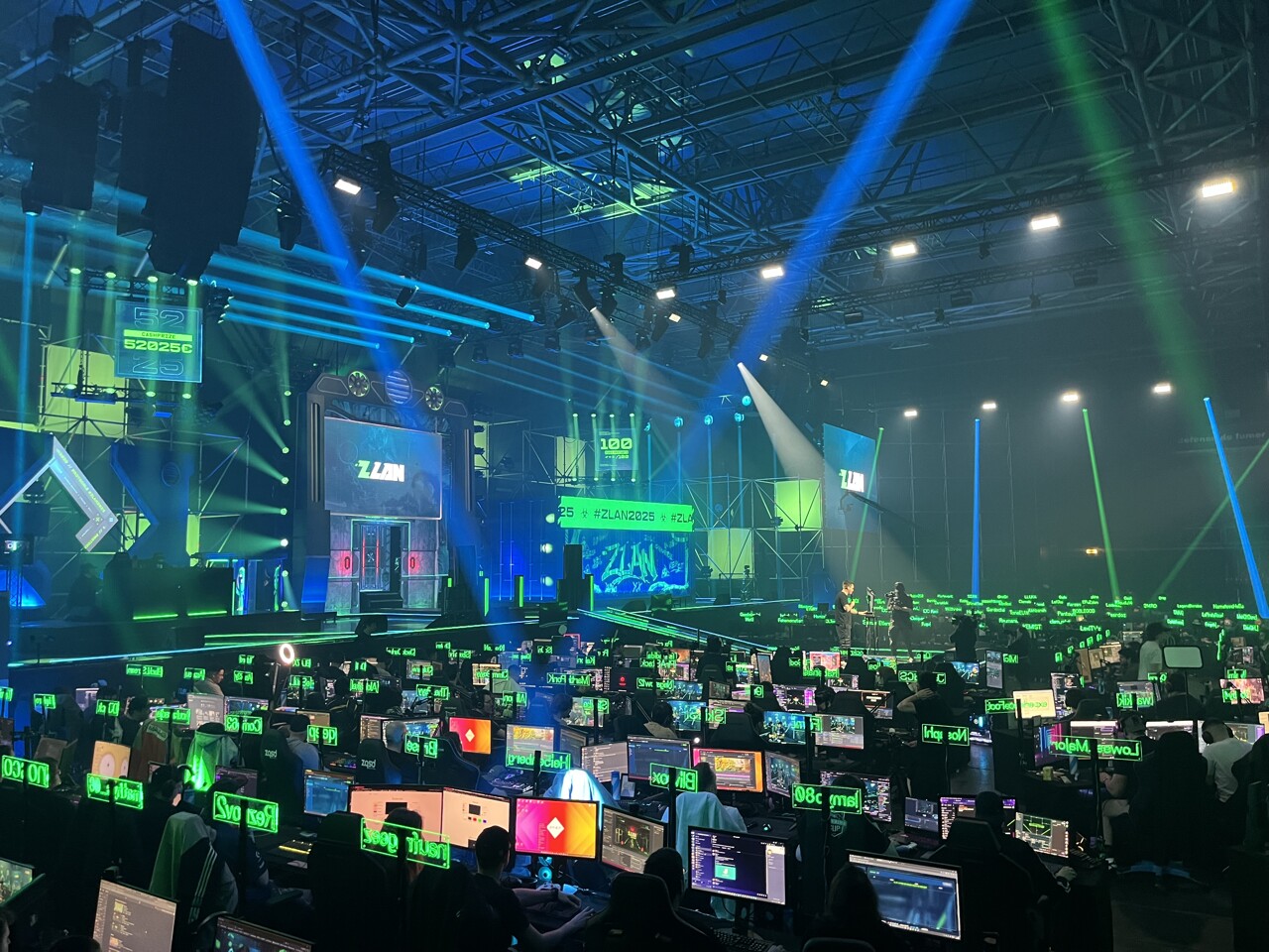 immersion dans l’arène survoltée de la ZLAN 2025