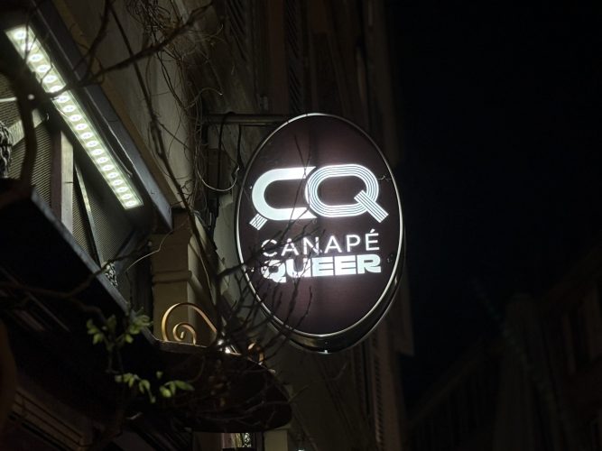 Devanture Canapé Queer