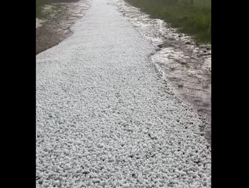 VIDEO. Un orage de grêle soudain s'abat sur cette commune près de Saint-Etienne