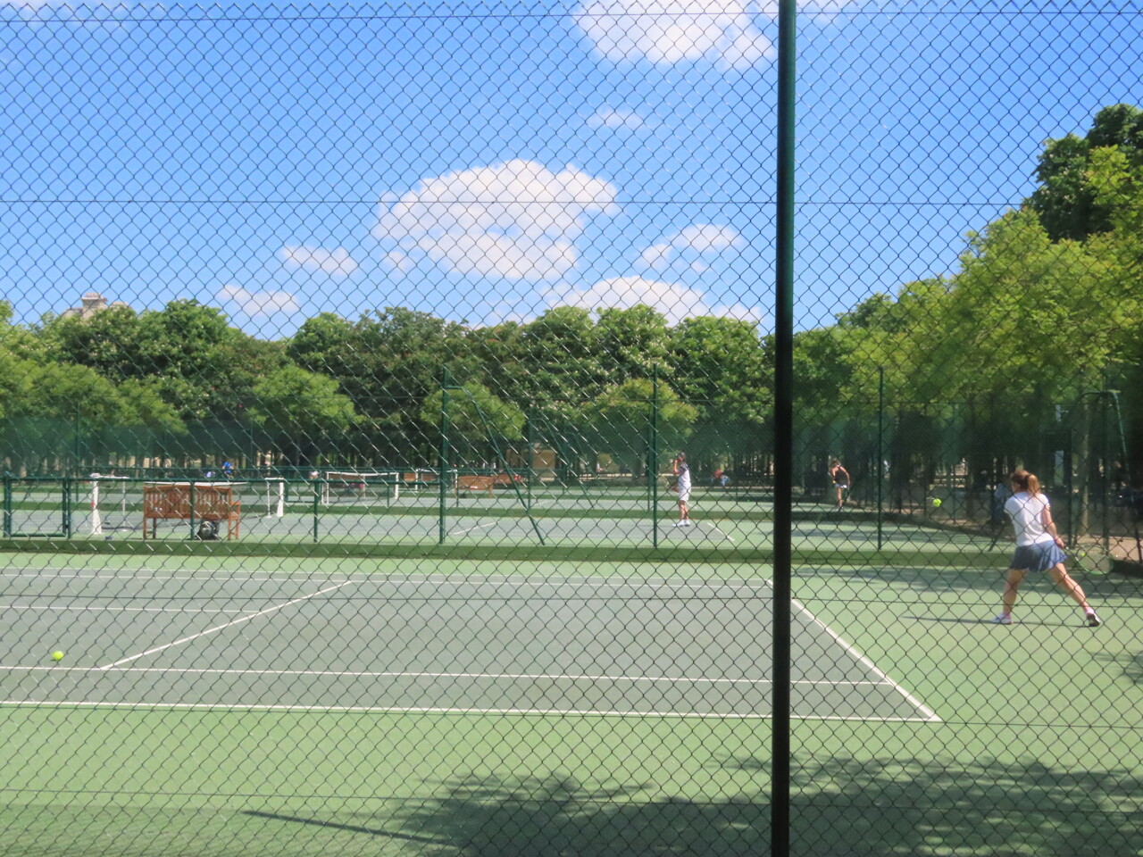 après deux ans d'absence, le tennis revit au jardin du Luxembourg